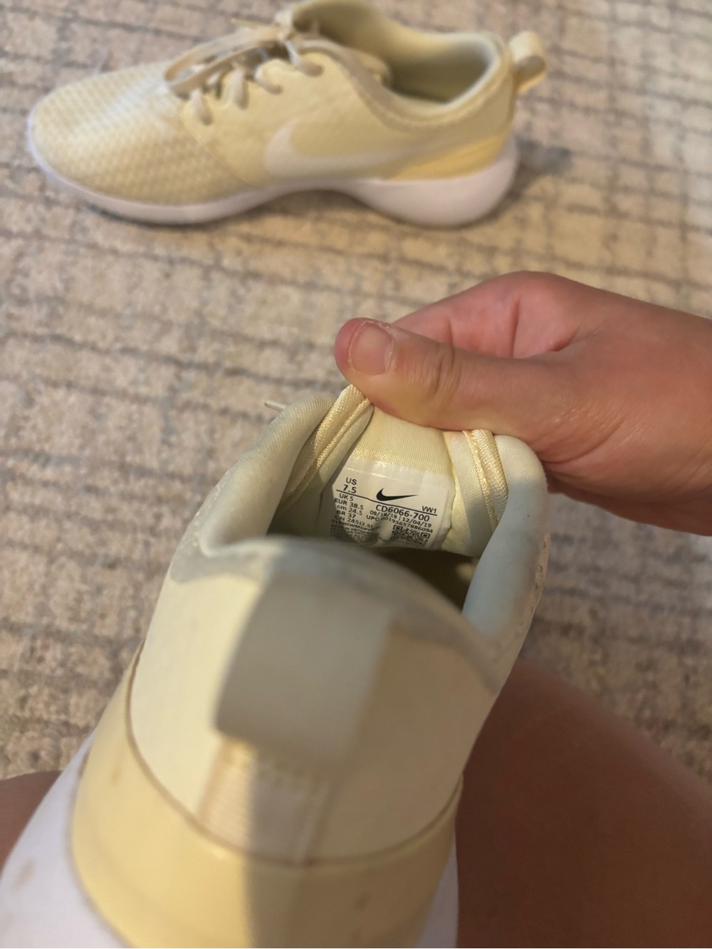 Nike Pale Yellow Mesh Casual GOLF Sneakers - Picture 5 of 5
